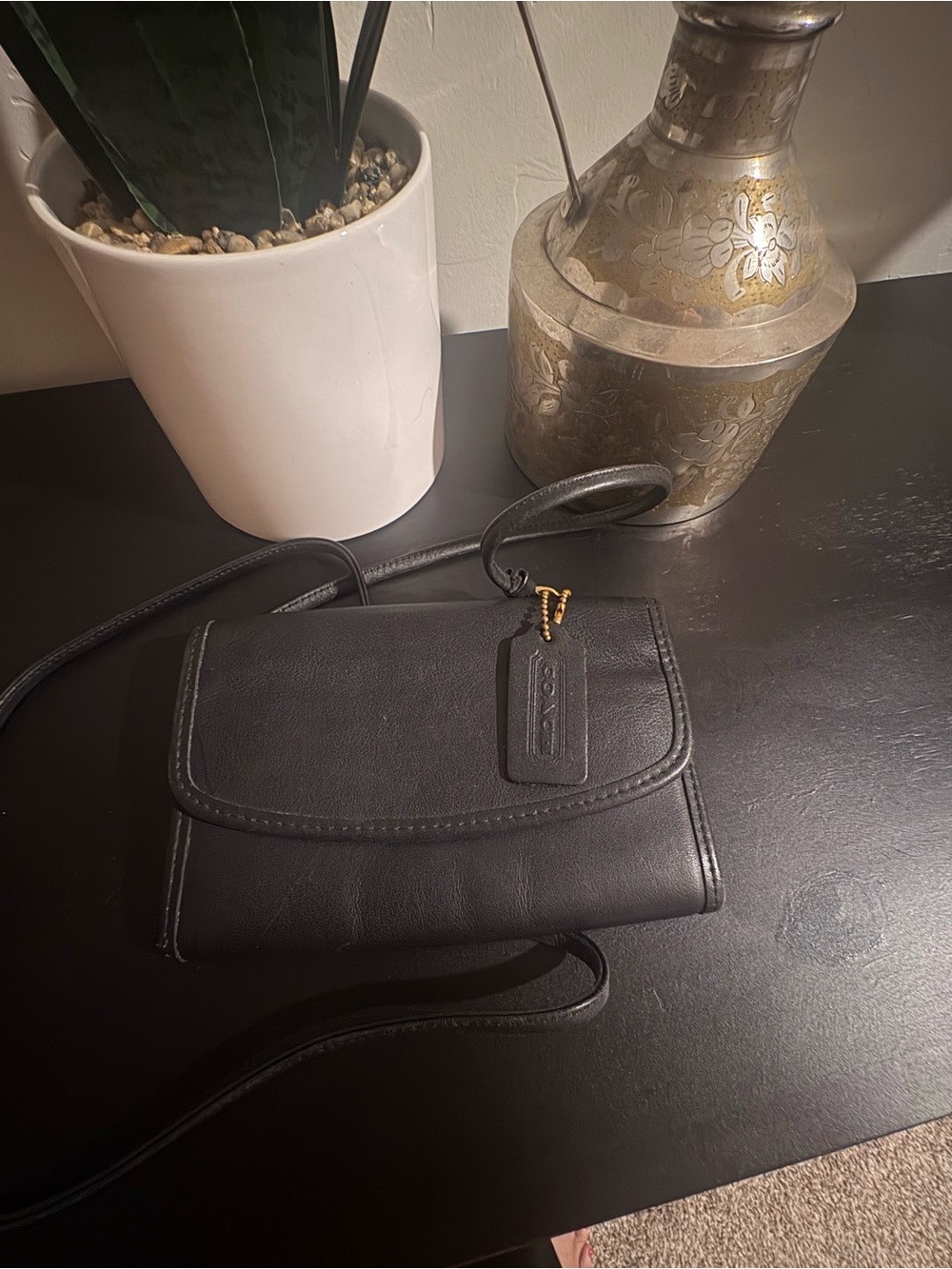 Vintage Coach Swing Wallet Black Leather Crossbody Wallet 1990’s.